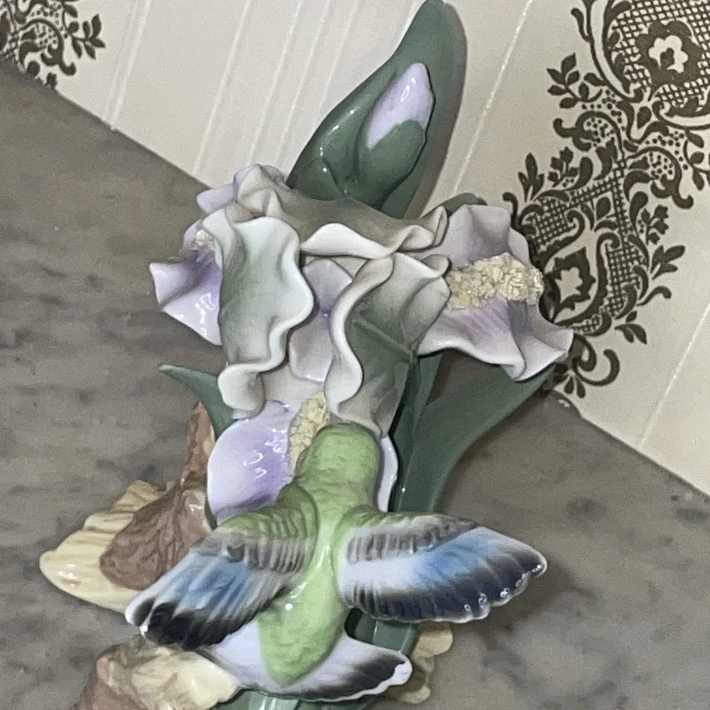 VTG Beautiful Hand Painted Purple Porcelain Iris & Green Hummingbird‎ Figurine
